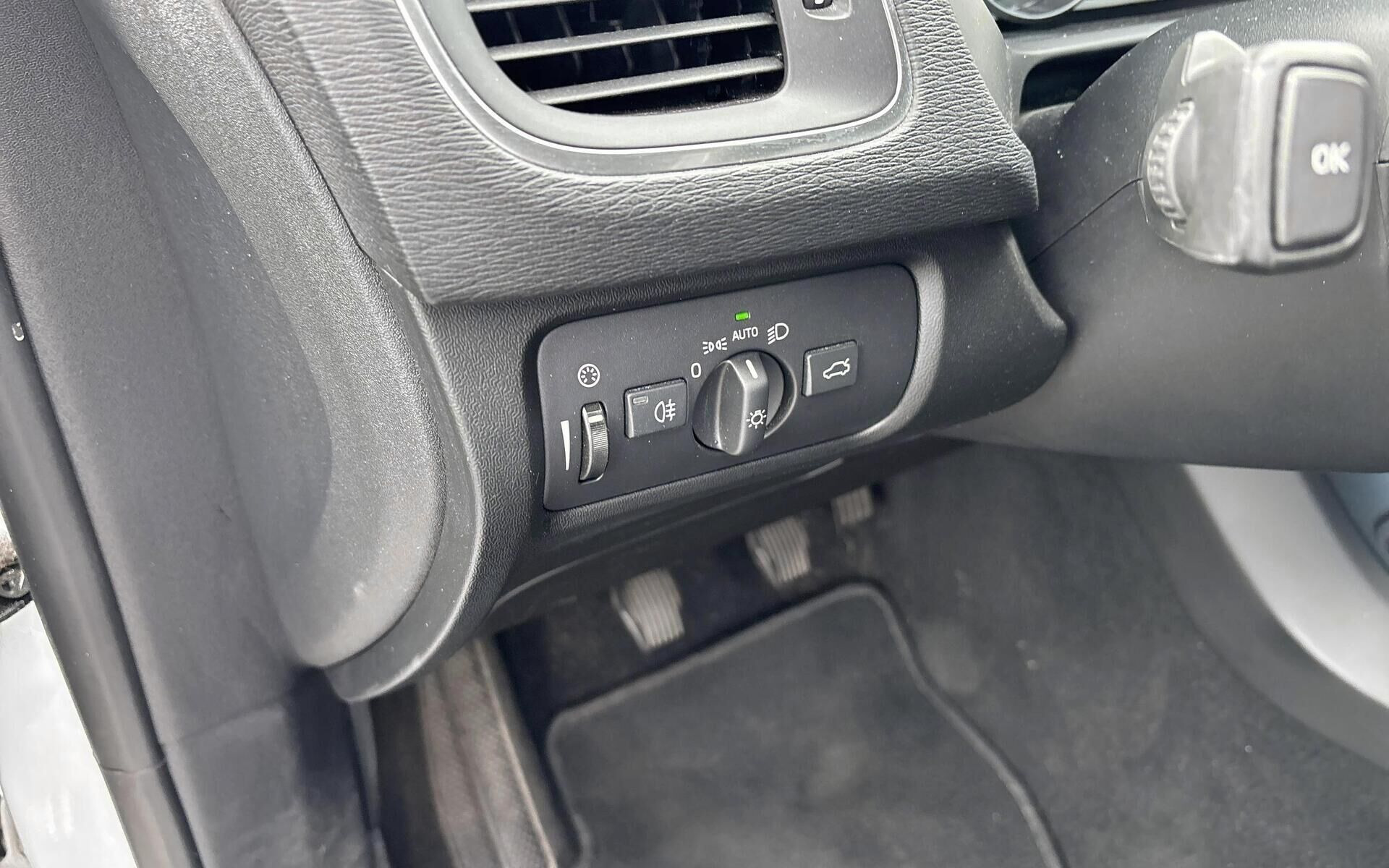 Hvid Volvo V40 fra 2019