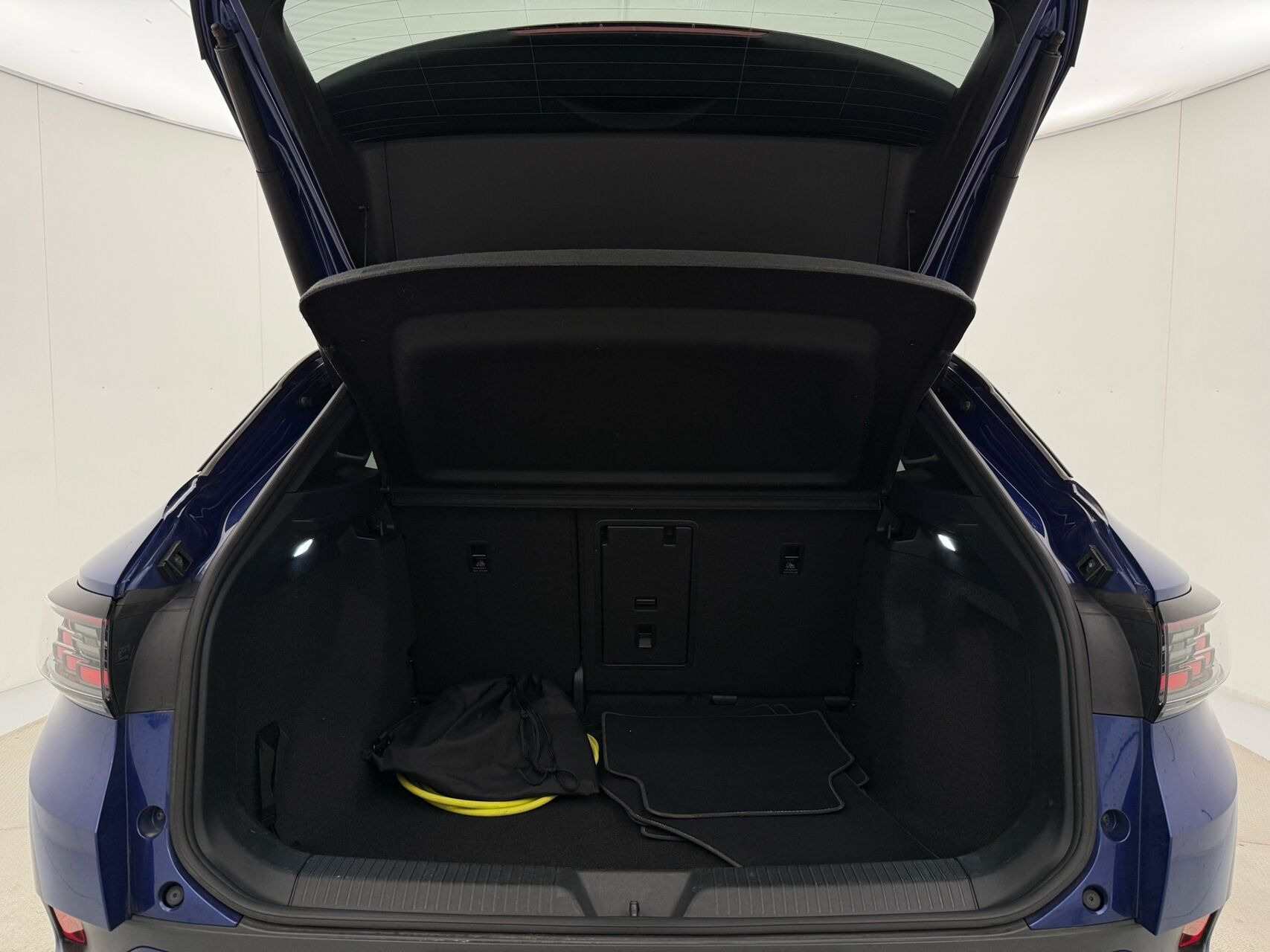 Blå VW ID.4 fra 2023