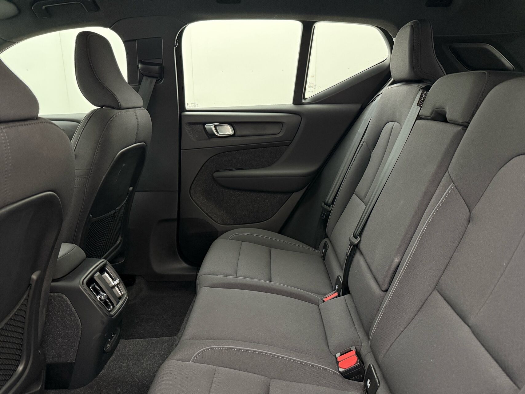 Grå Volvo EX40 fra 2024
