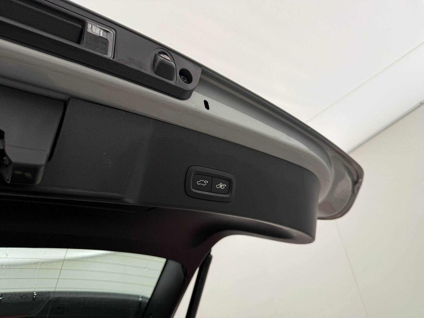 Grå Volvo EX40 fra 2024