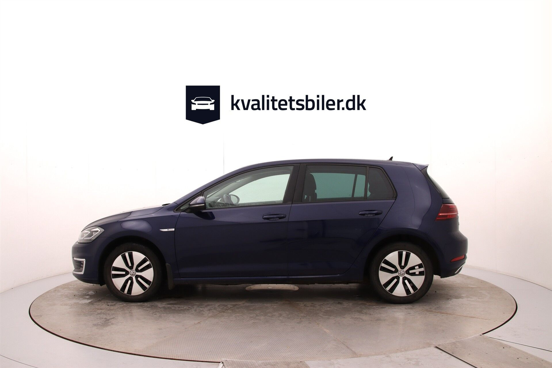 Blå VW Golf fra 2019
