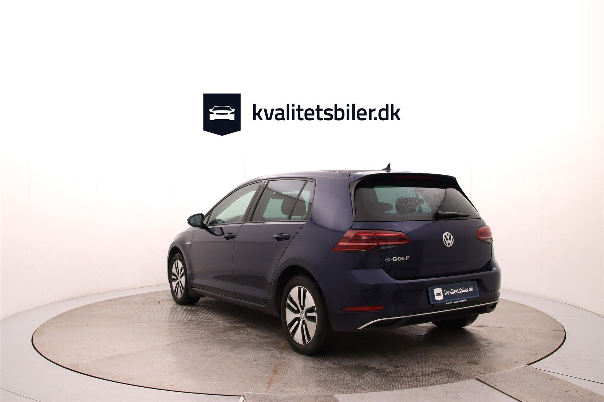 Blå VW Golf fra 2019