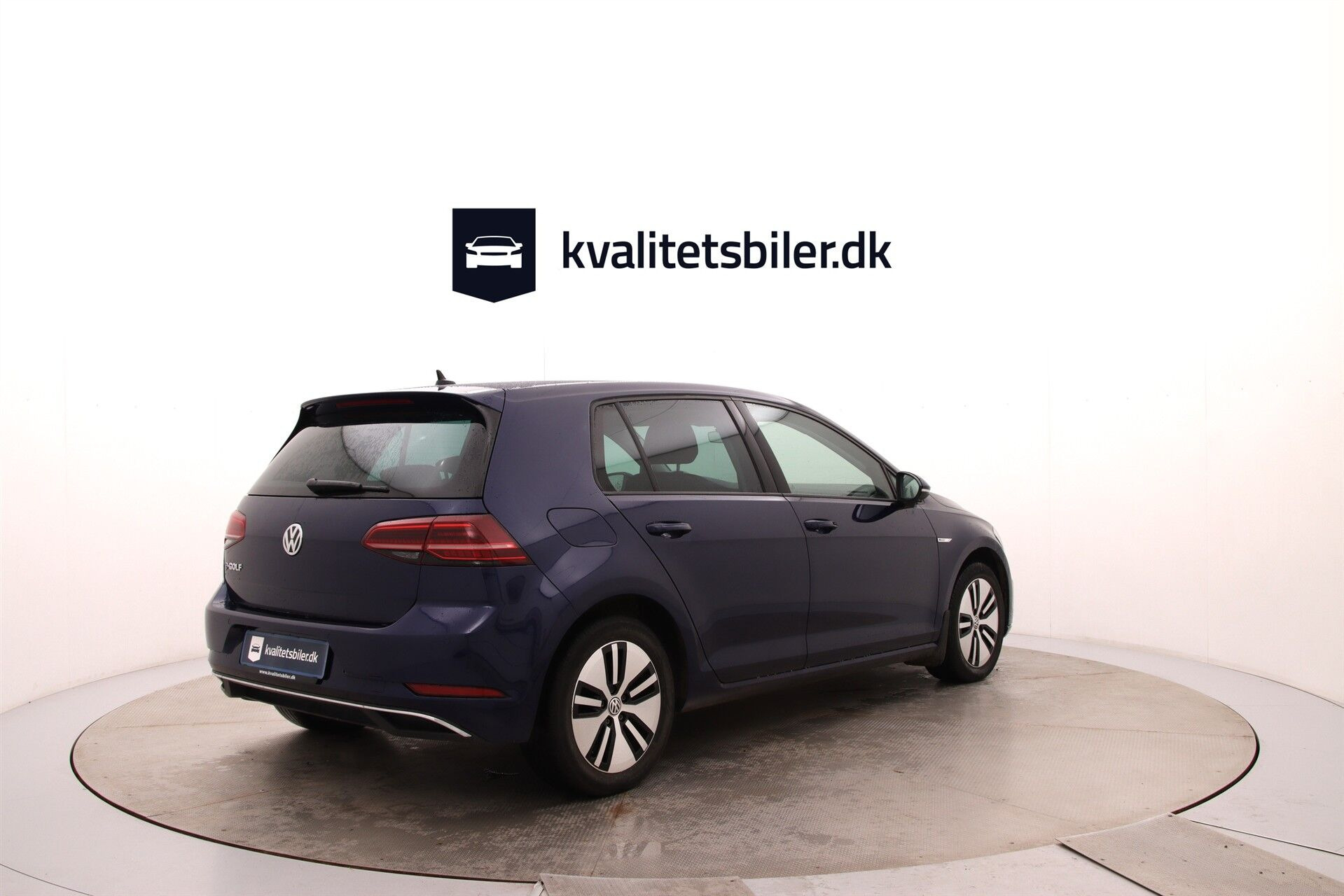 Blå VW Golf fra 2019
