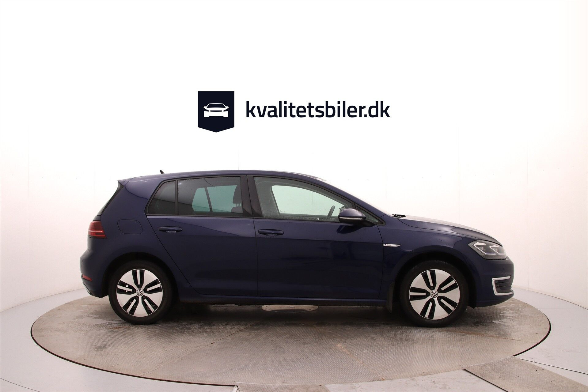 Blå VW Golf fra 2019