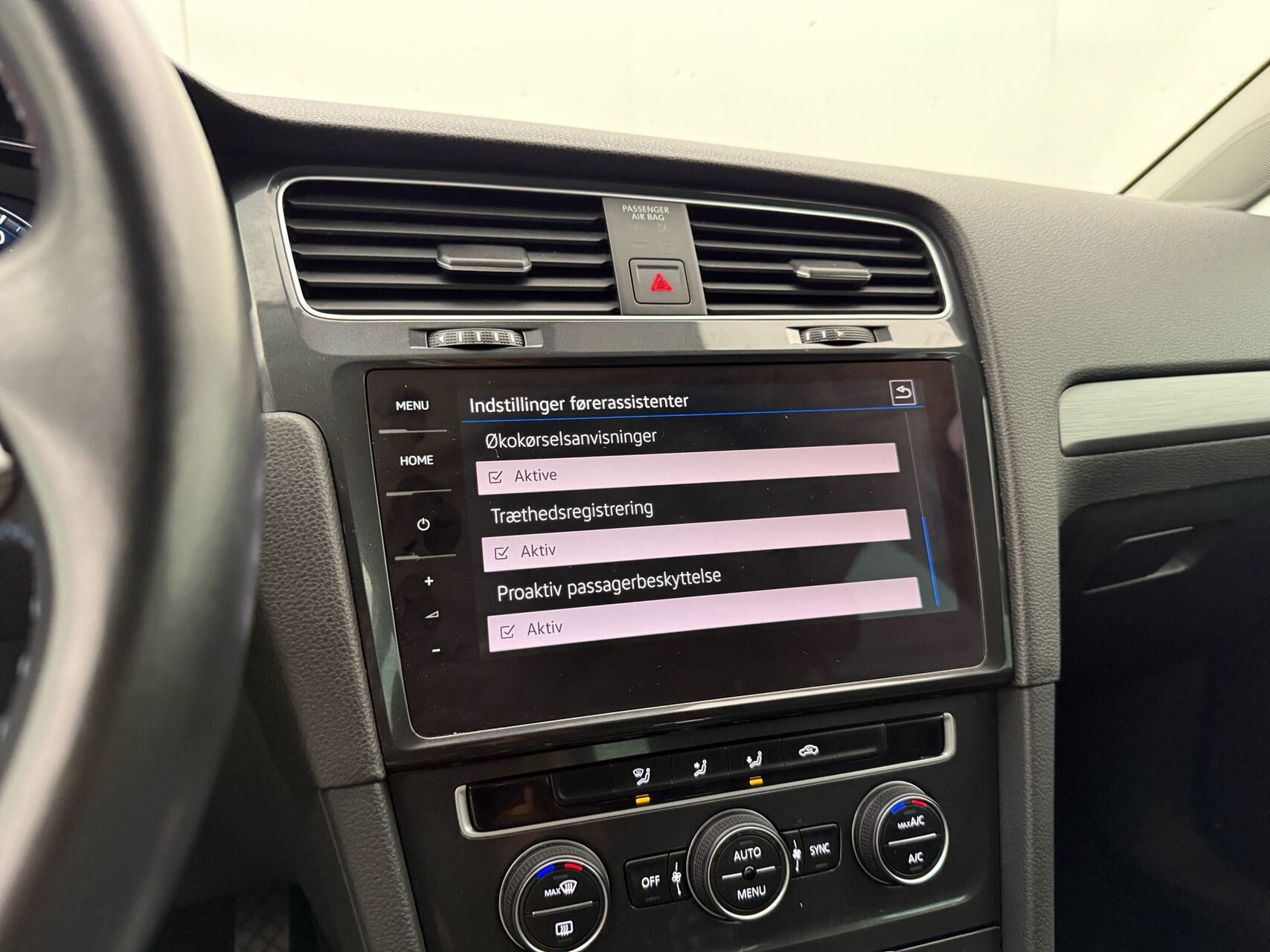 Blå VW Golf fra 2019