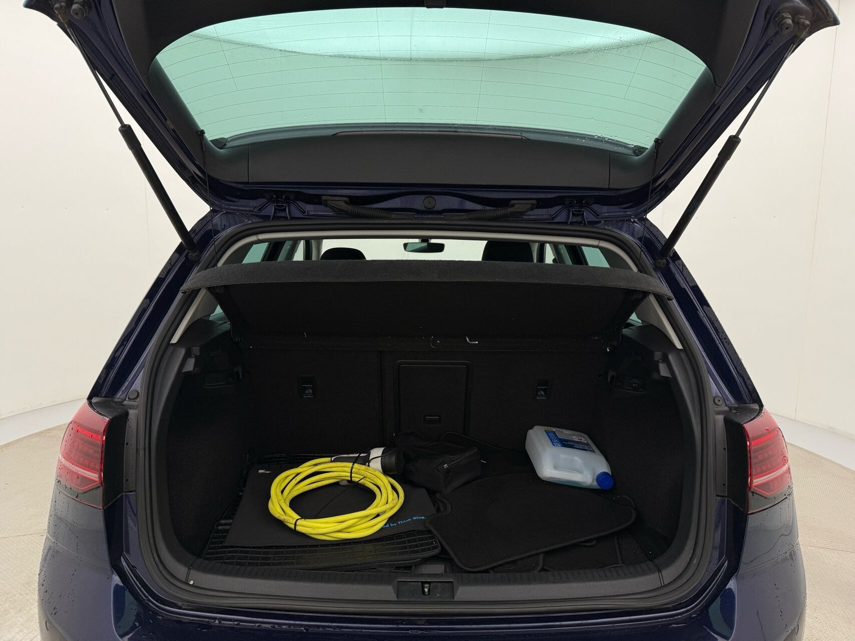Blå VW Golf fra 2019