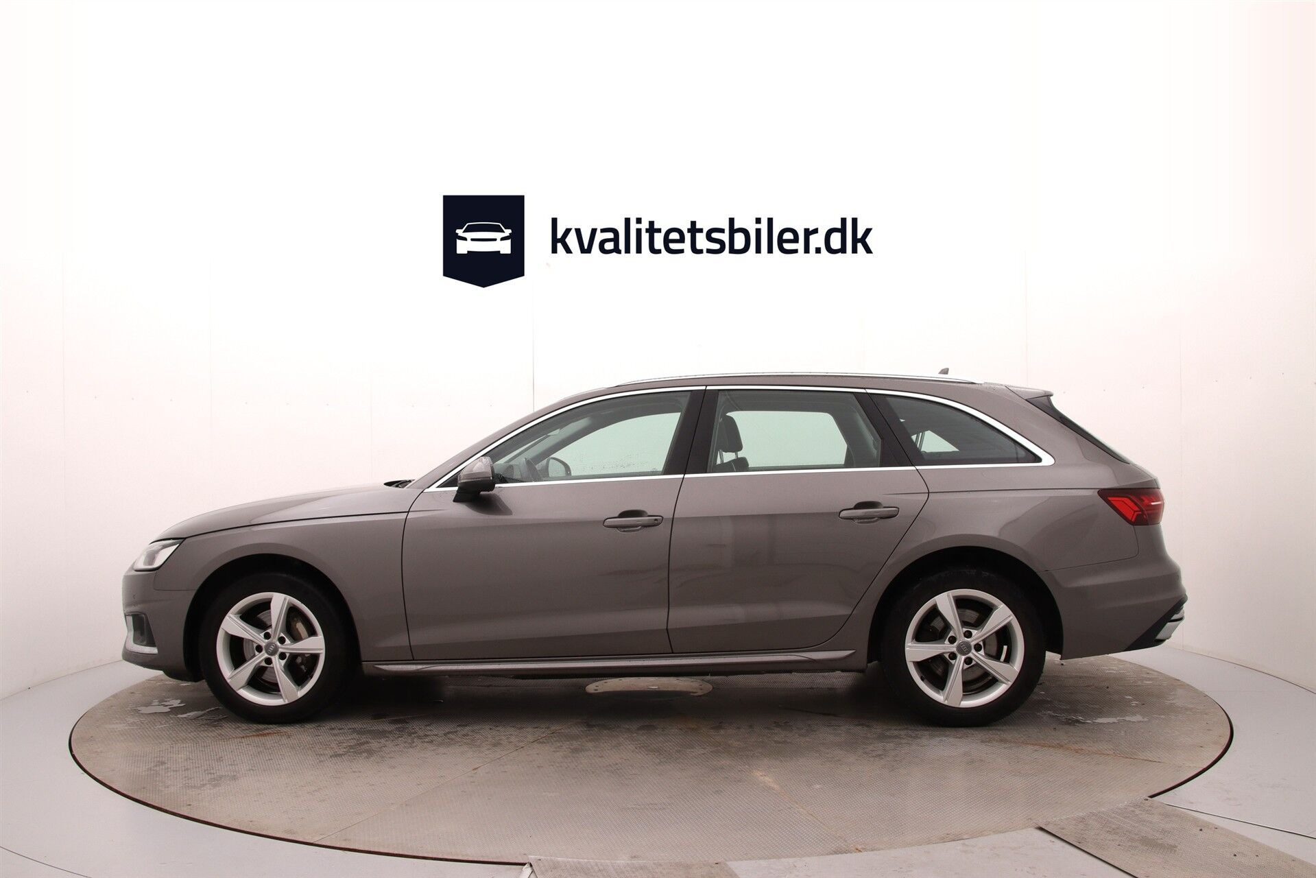 Grå Audi A4 fra 2019