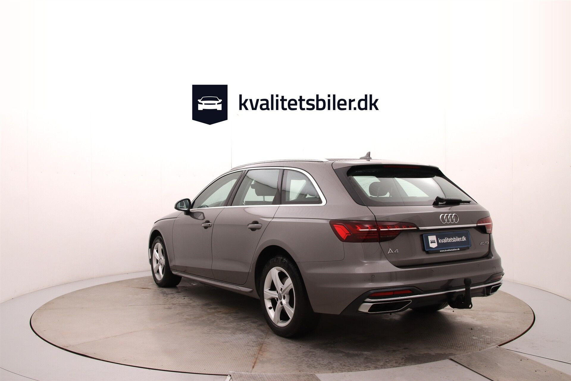 Grå Audi A4 fra 2019