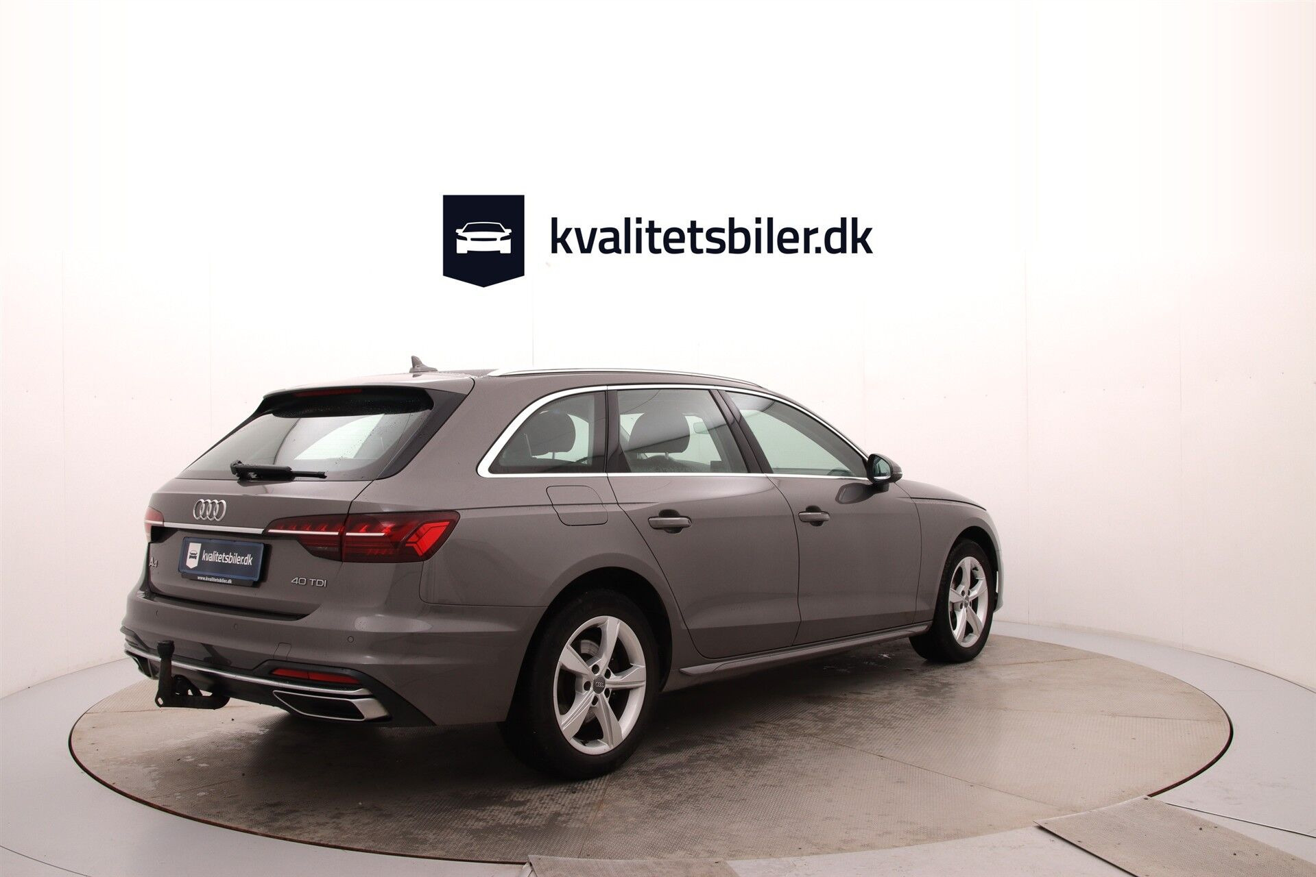 Grå Audi A4 fra 2019