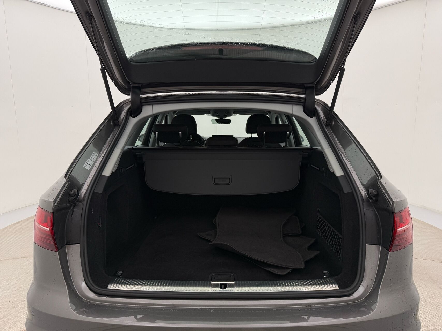 Grå Audi A4 fra 2019