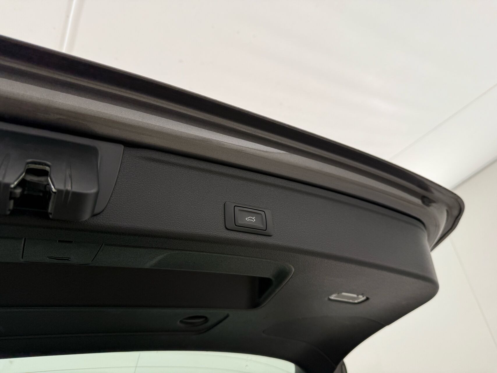 Grå Audi A4 fra 2019
