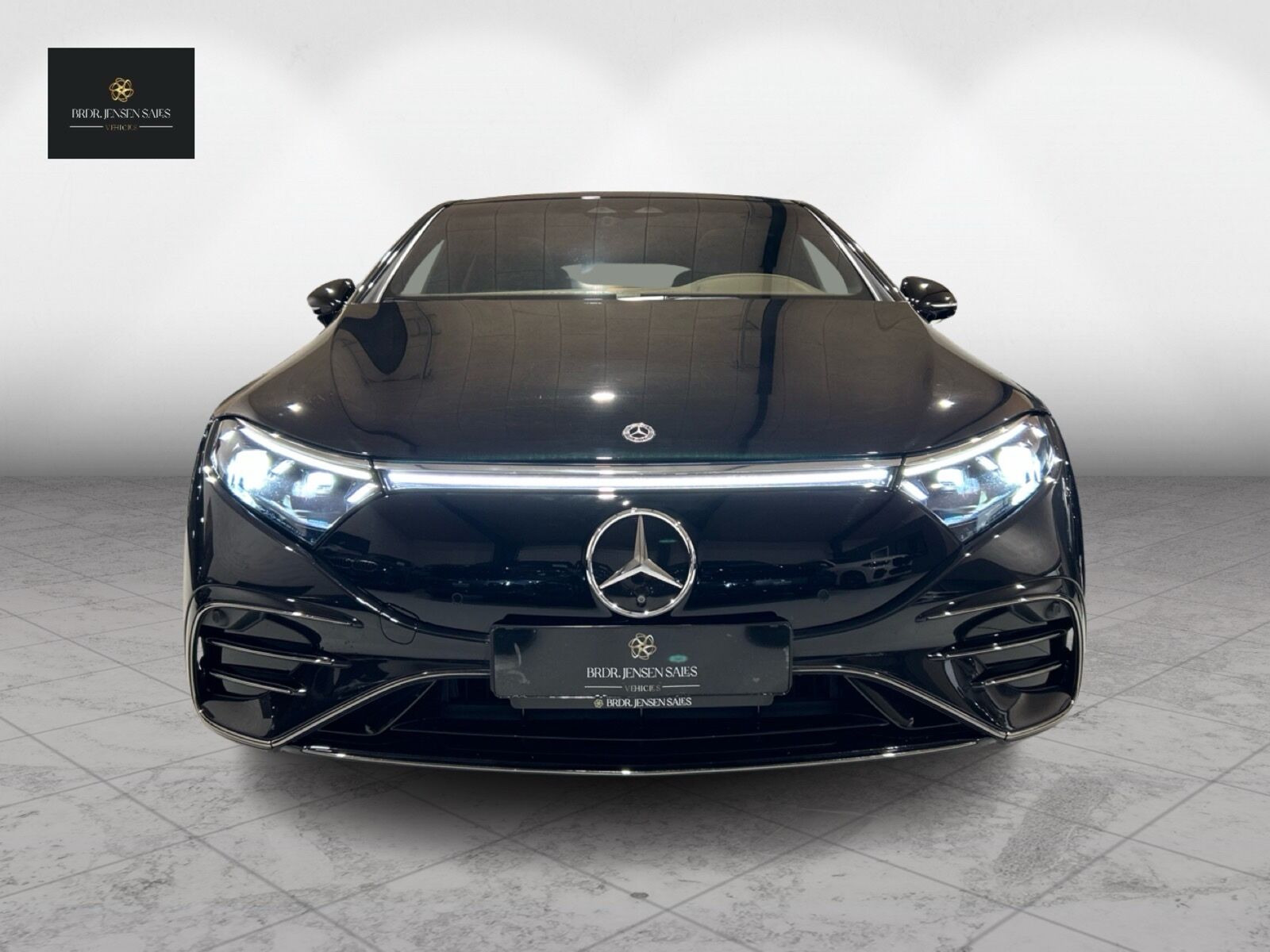 Sort Mercedes EQS580 fra 2022