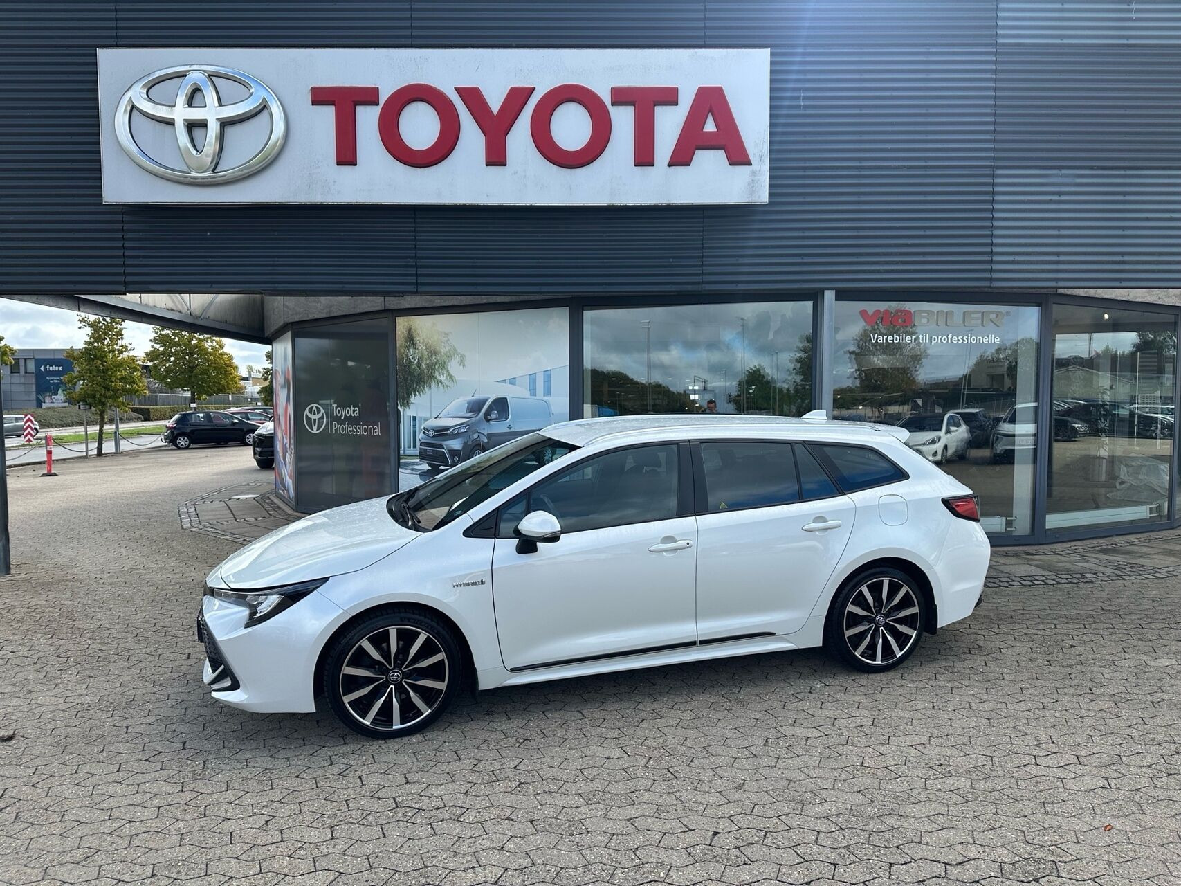 Toyota Corolla 2,0 Touring Sports Hybrid H3 Smart E-CVT 180HK Stc 6g Aut.