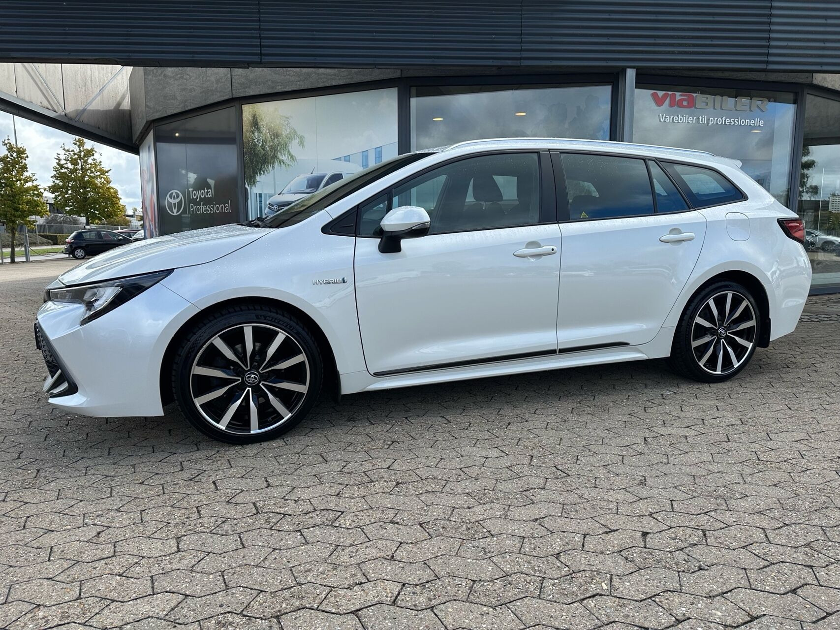 Hvid Toyota Corolla fra 2019