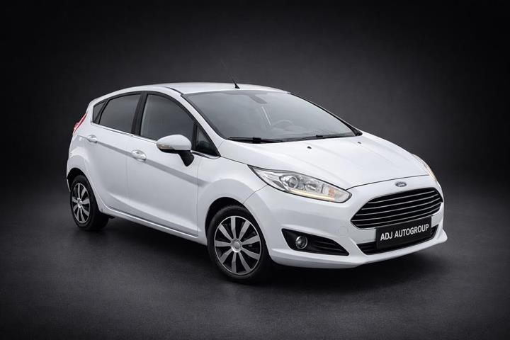 Hvid Ford Fiesta fra 2014