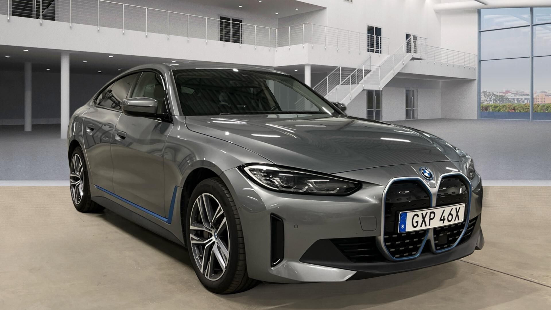 Grå BMW i4 fra 2023