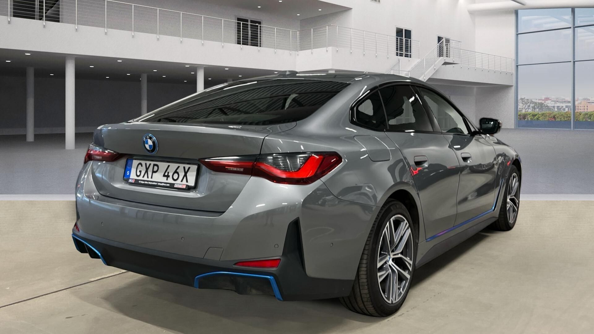 Grå BMW i4 fra 2023