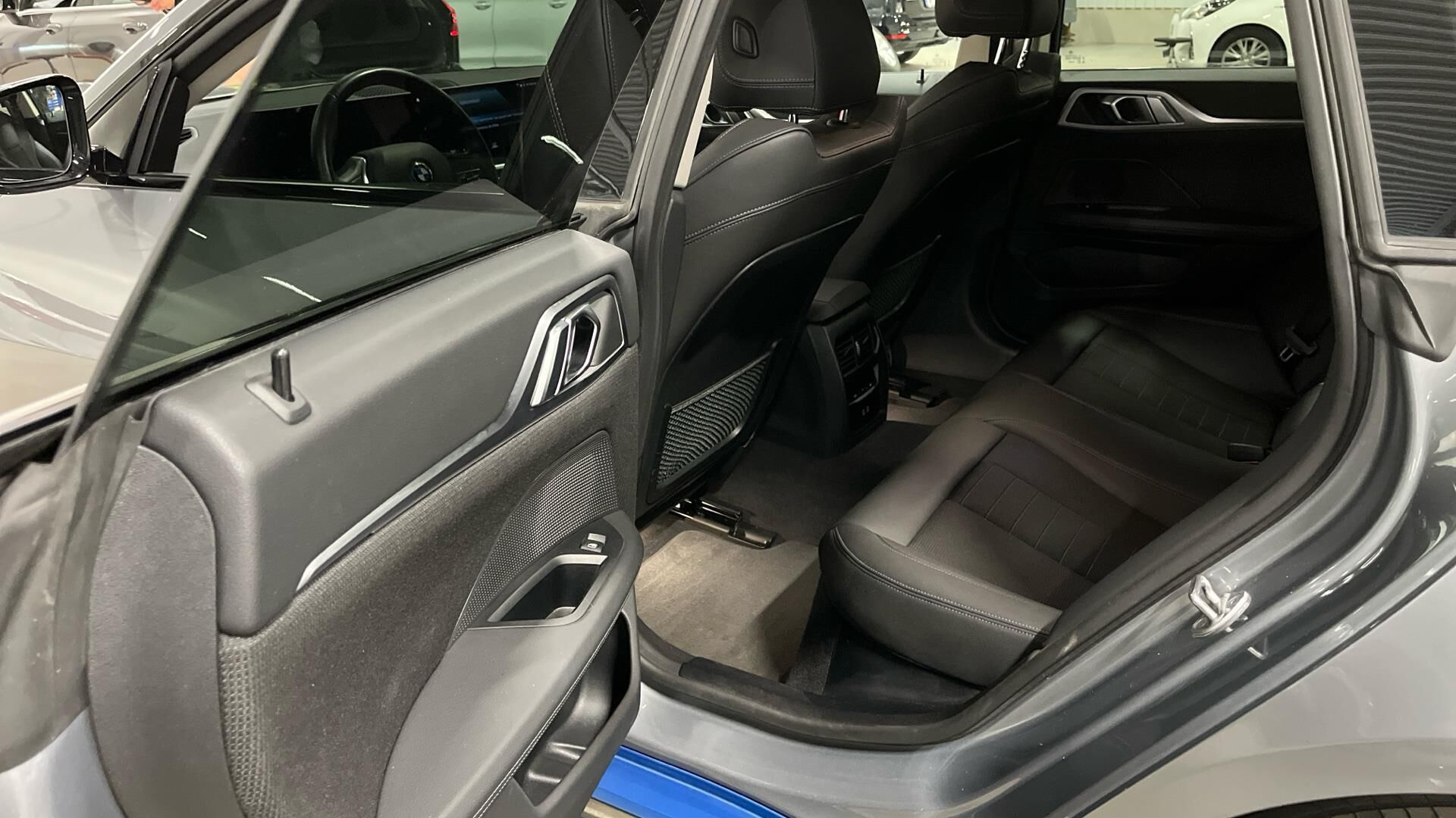 Grå BMW i4 fra 2023