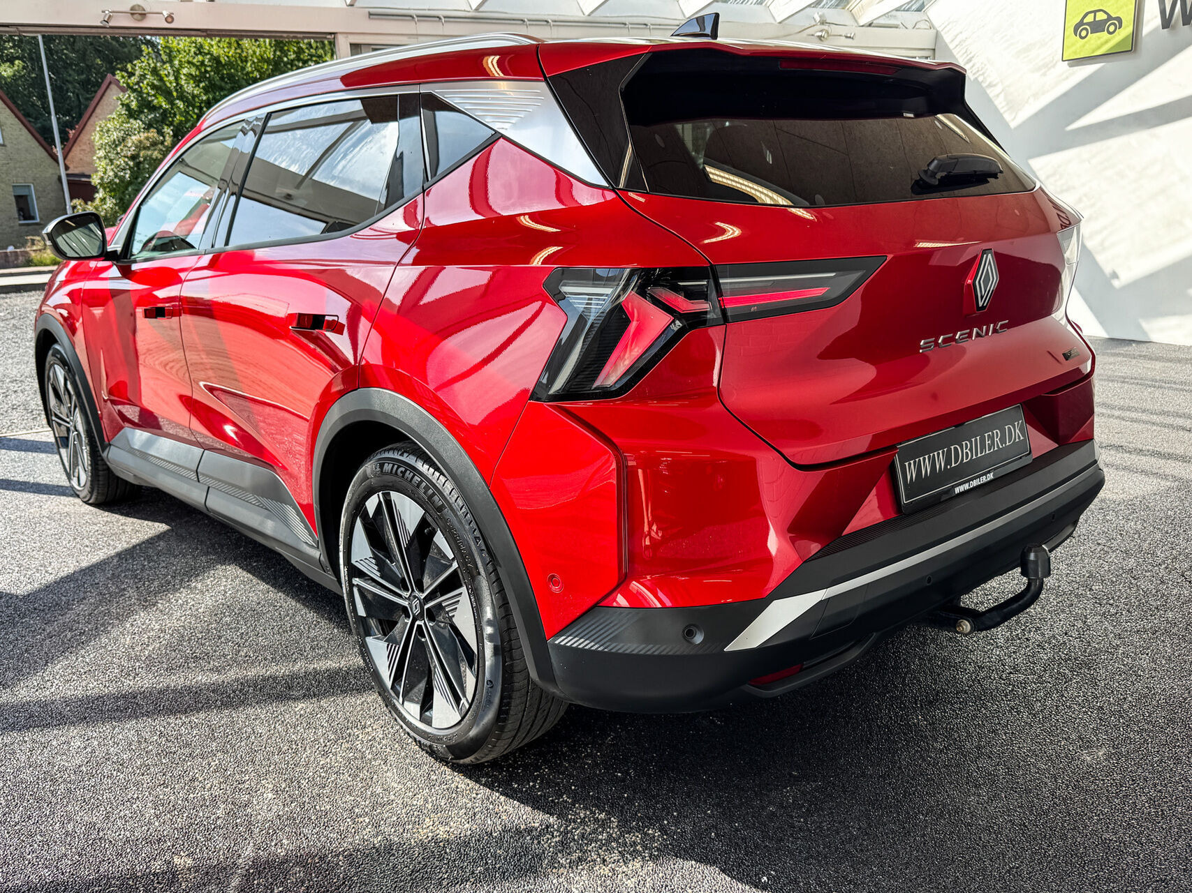 Rød Renault Scénic fra 2025