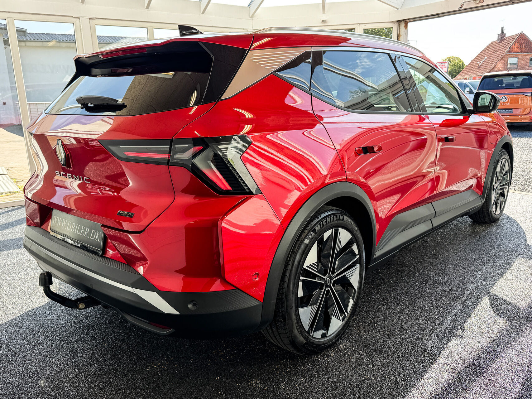 Rød Renault Scénic fra 2025