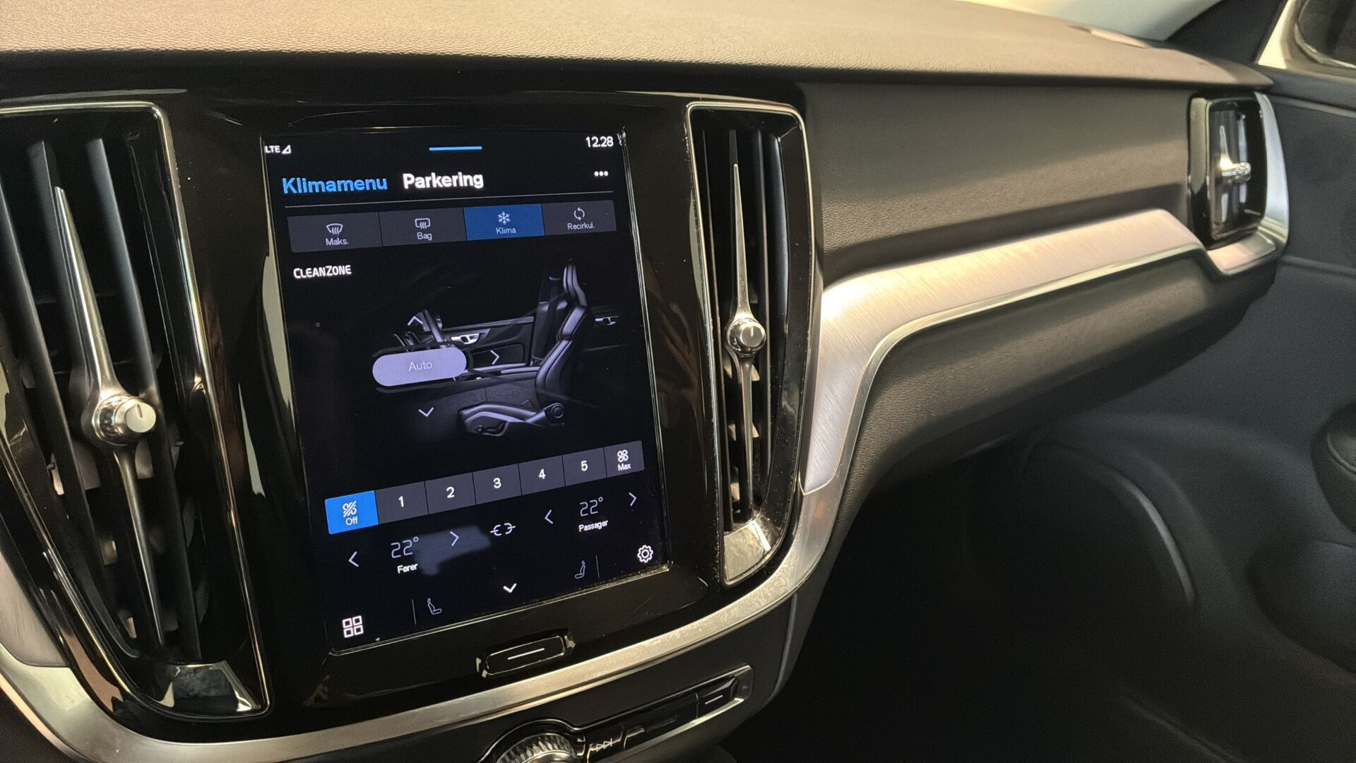 Sort Volvo V60 fra 2023