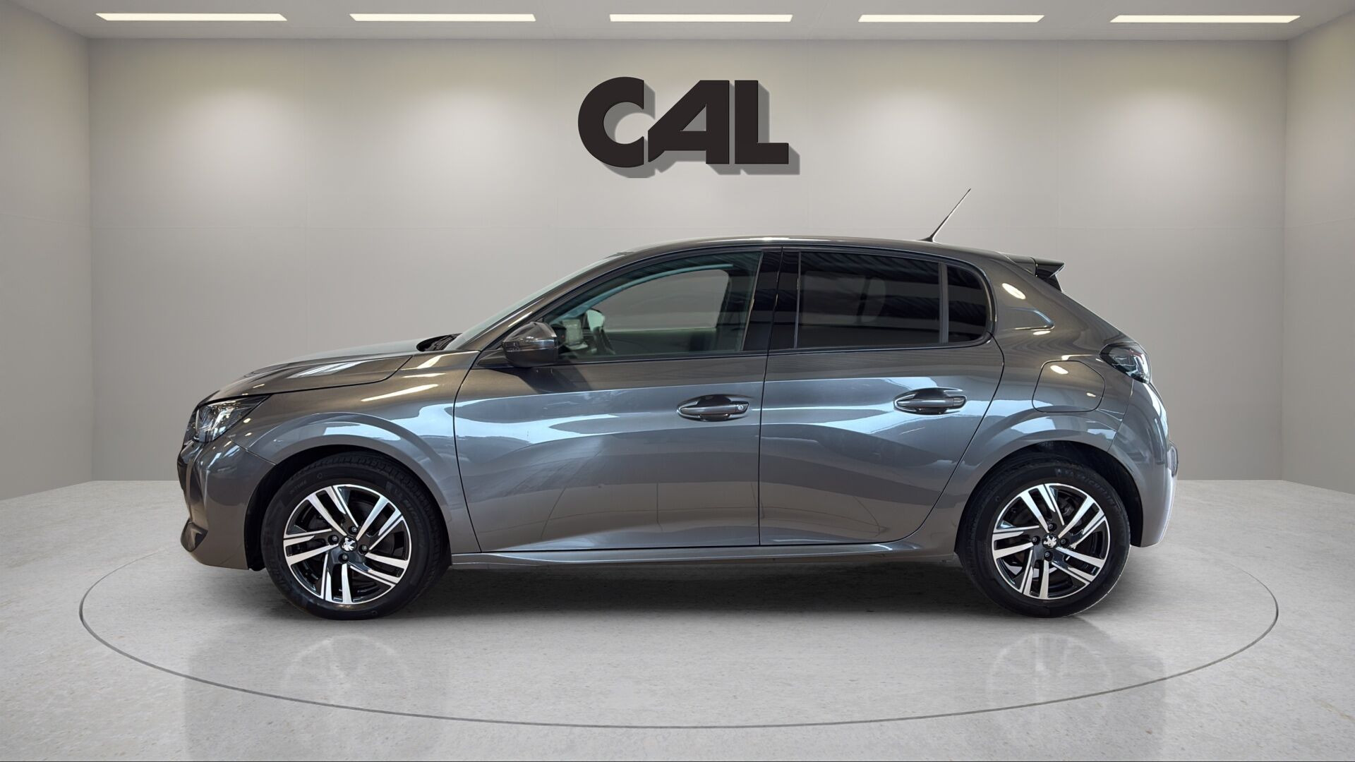 Grå Peugeot 208 fra 2020
