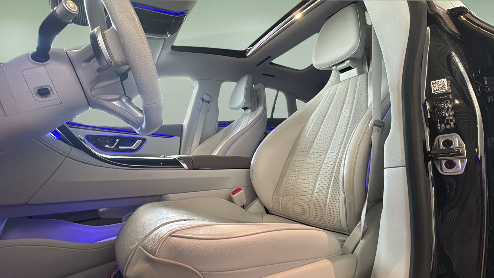 Sort Mercedes EQS450 fra 2023