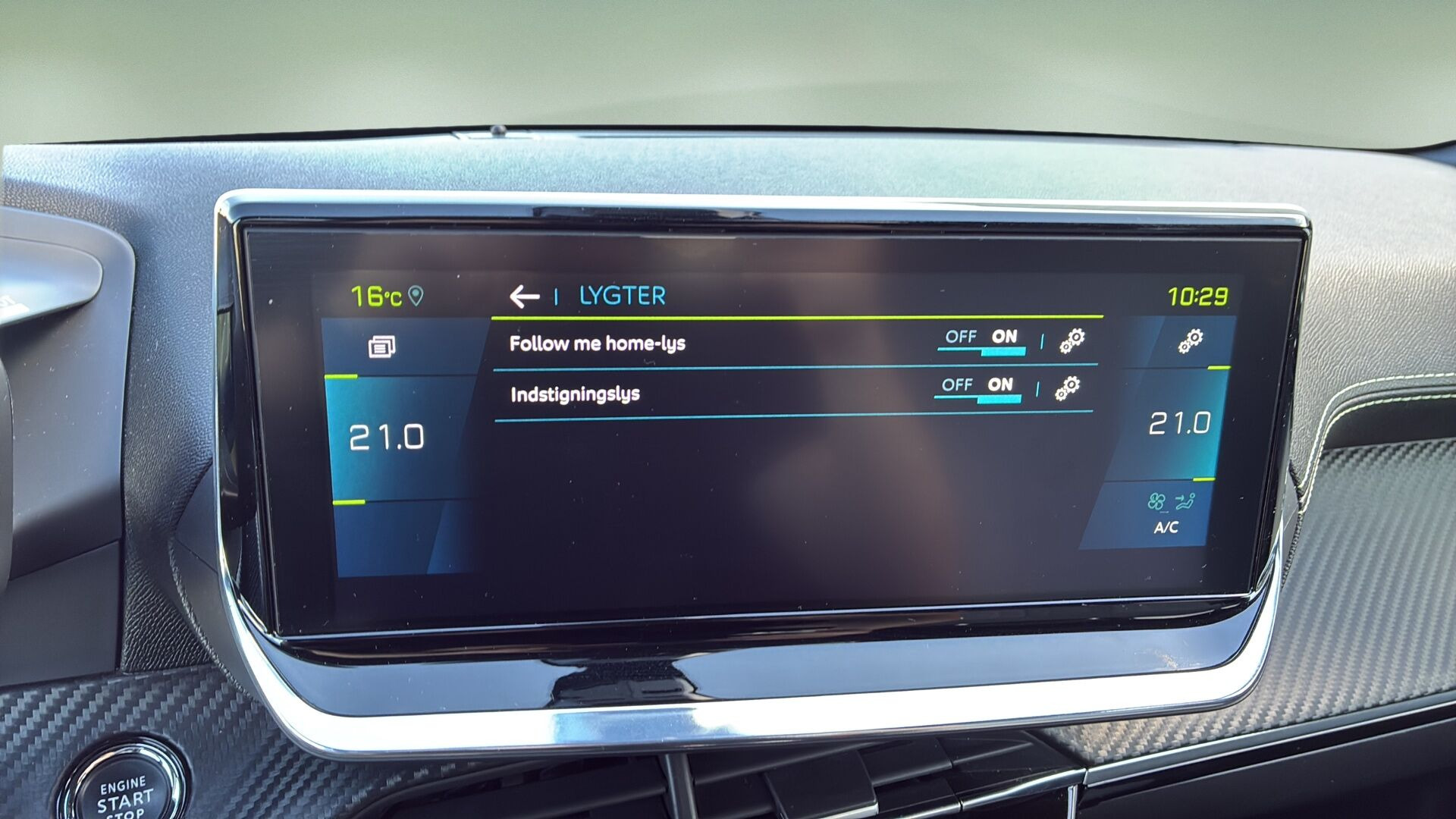 Sølv Peugeot e-208 fra 2021