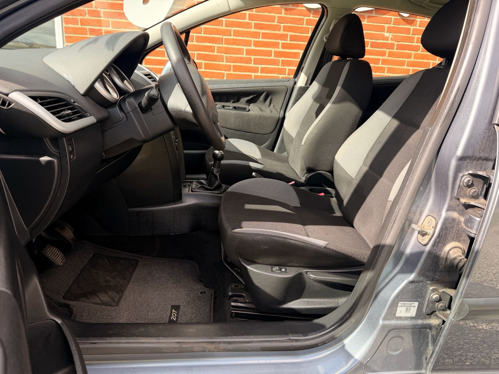 Sort Peugeot 207 fra 2008