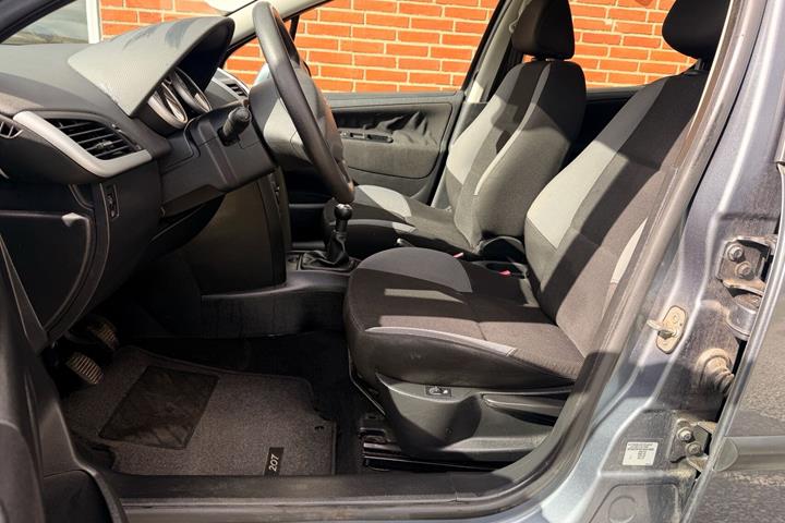 Sort Peugeot 207 fra 2008