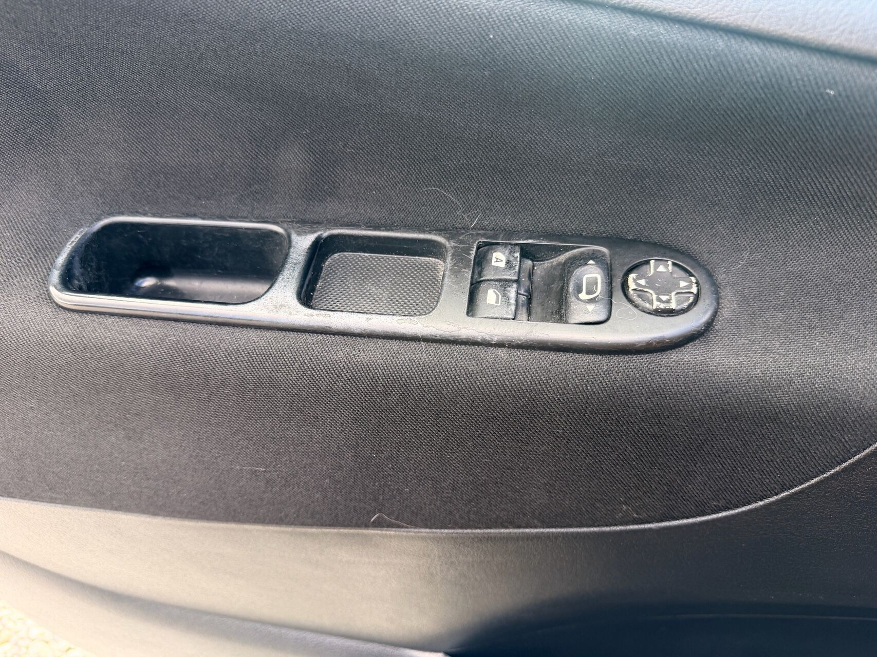 Sort Peugeot 207 fra 2008