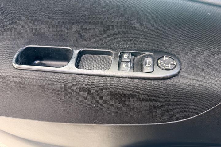 Sort Peugeot 207 fra 2008