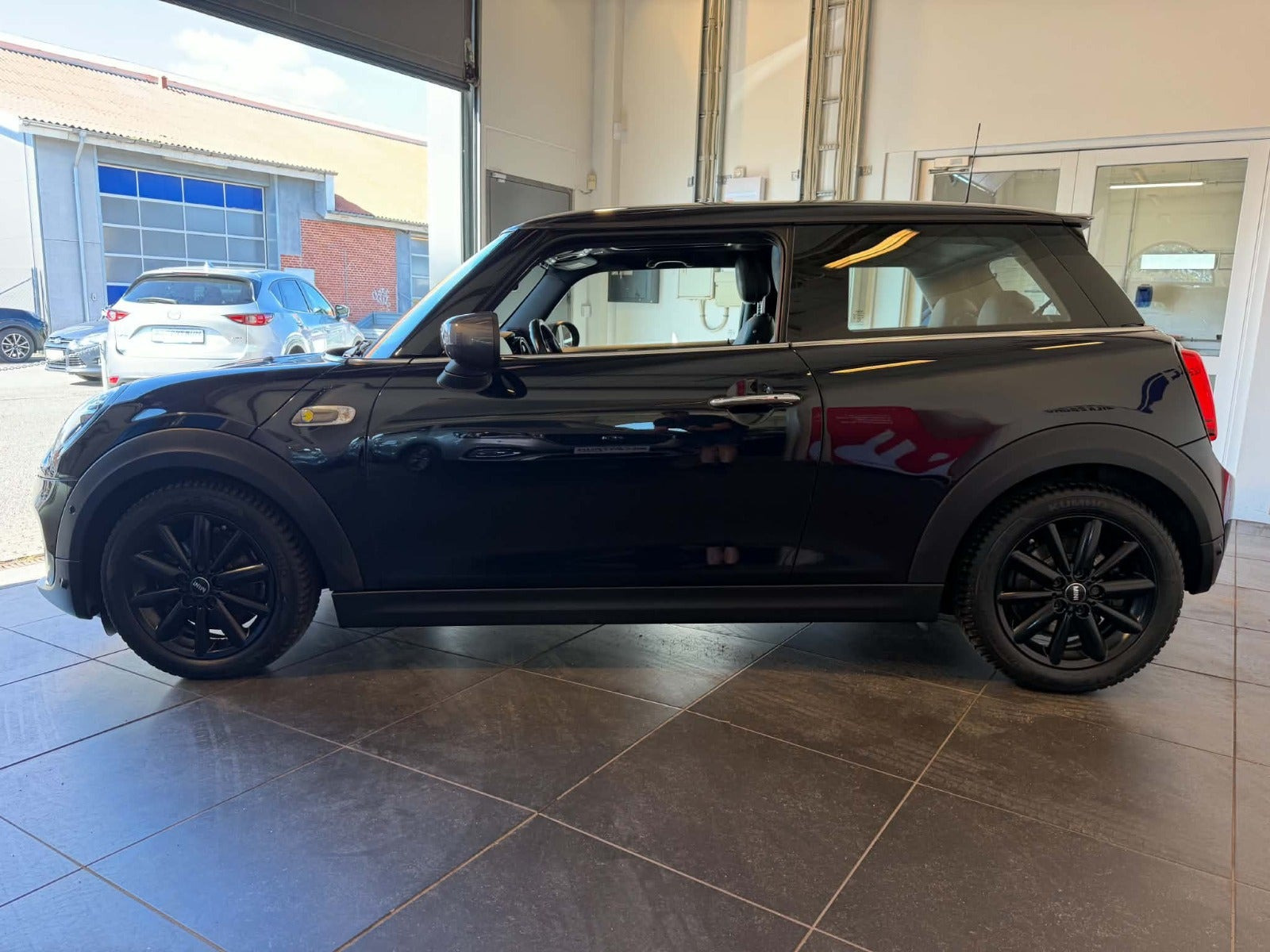 Sort Mini Cooper SE fra 2020