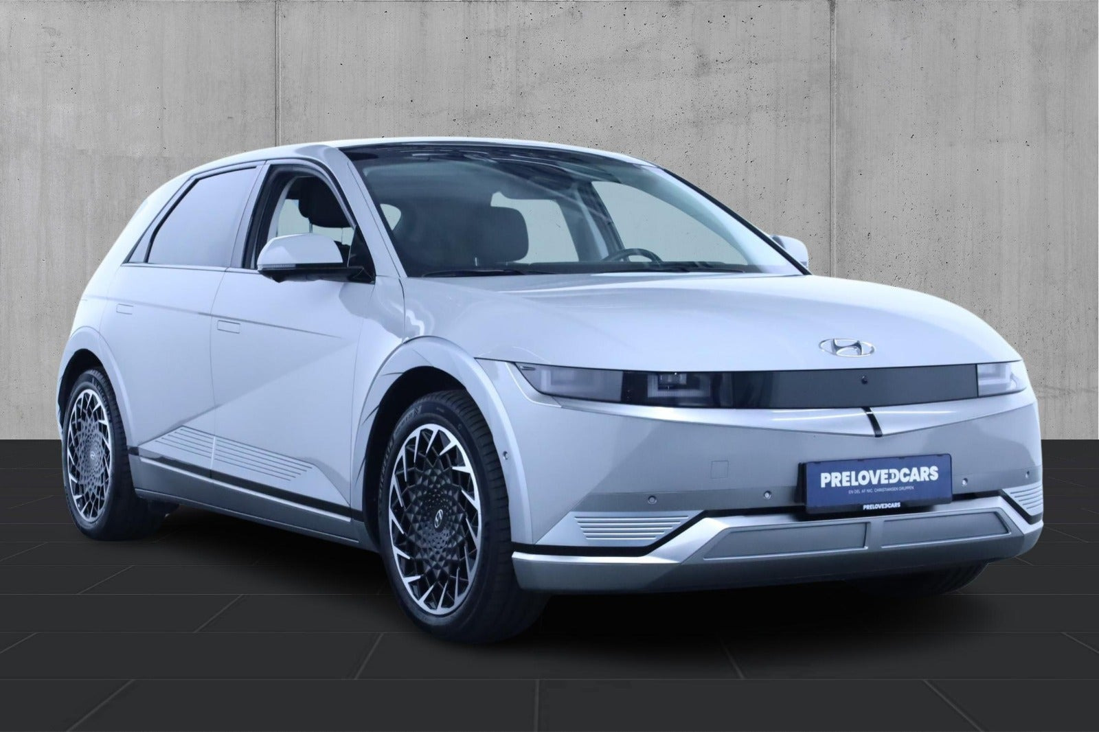 Grå Hyundai Ioniq 5 fra 2023
