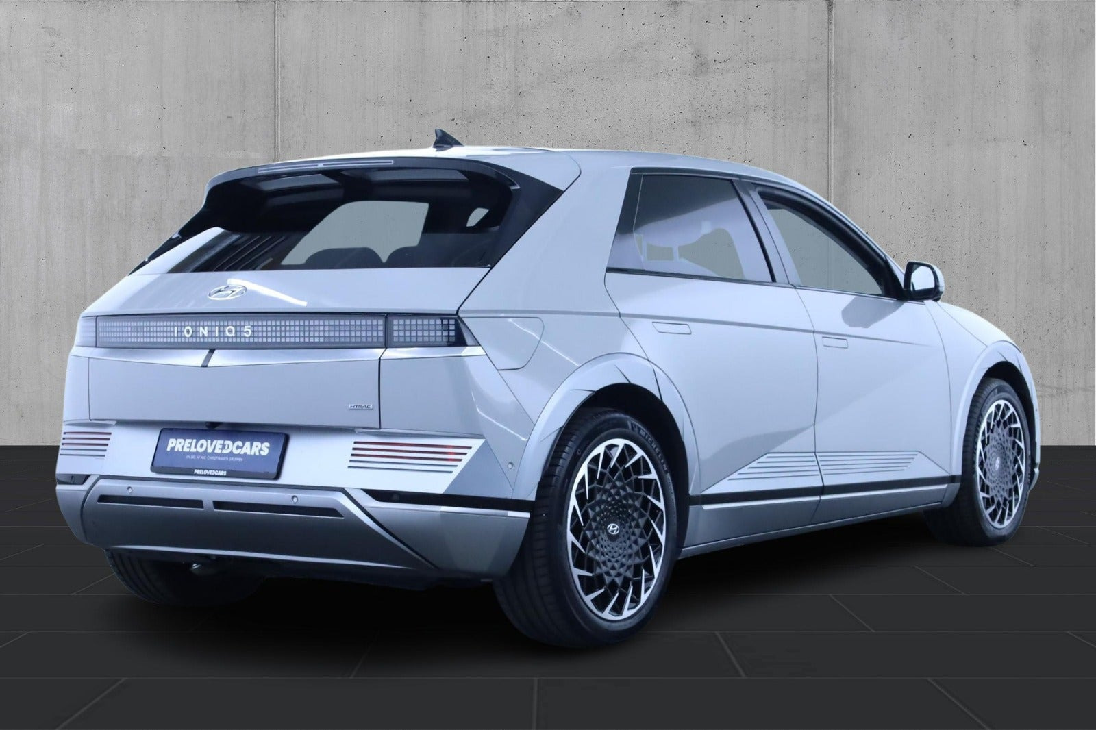 Grå Hyundai Ioniq 5 fra 2023