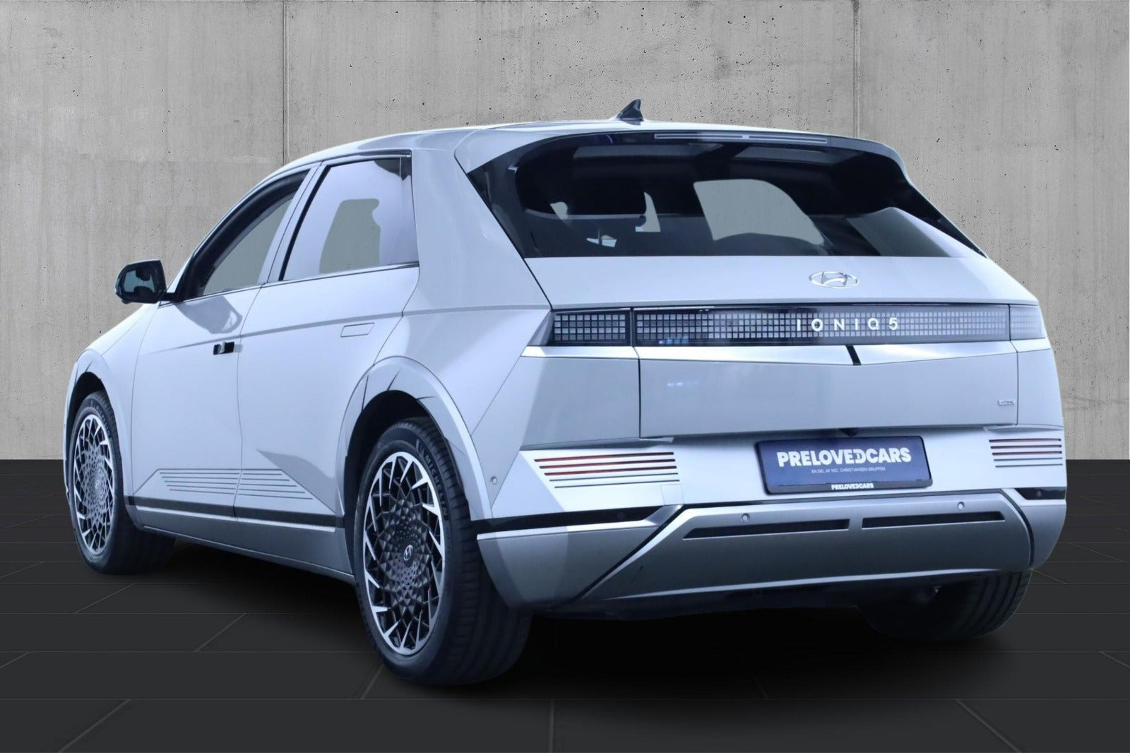 Grå Hyundai Ioniq 5 fra 2023