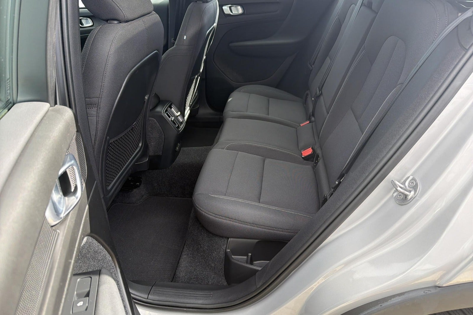 Sølv Volvo C40 fra 2023