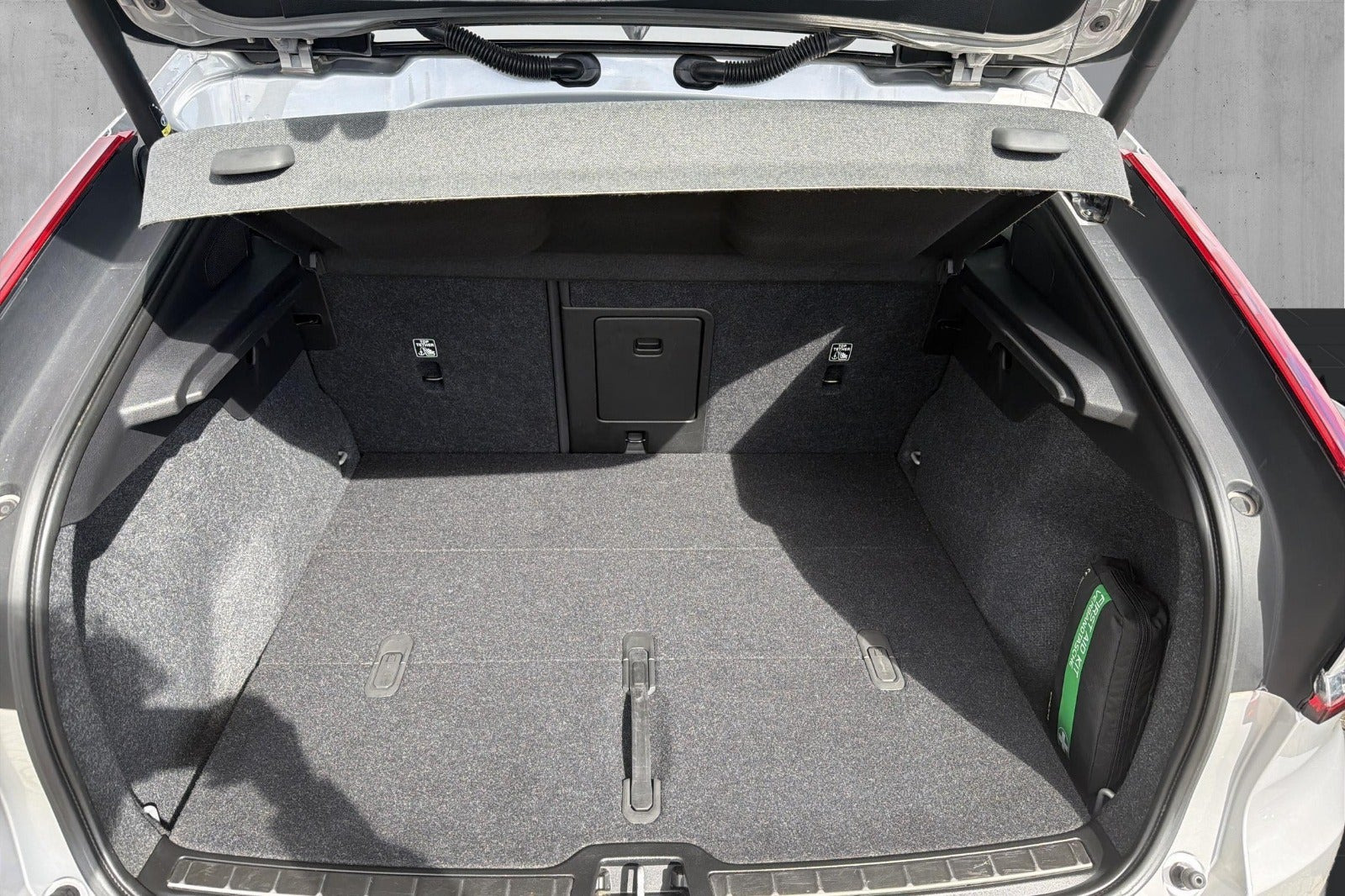 Sølv Volvo C40 fra 2023