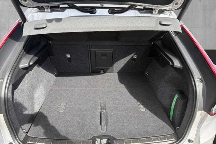 Sølv Volvo C40 fra 2023