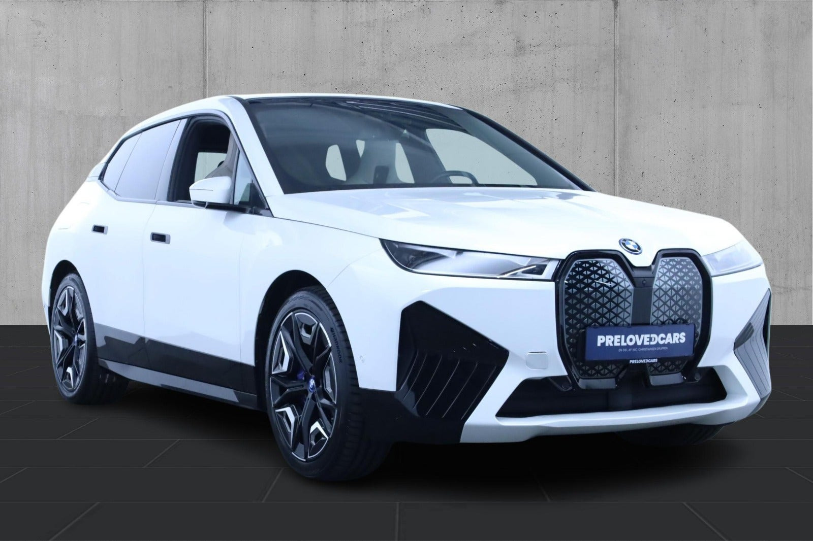 Hvid BMW iX fra 2023