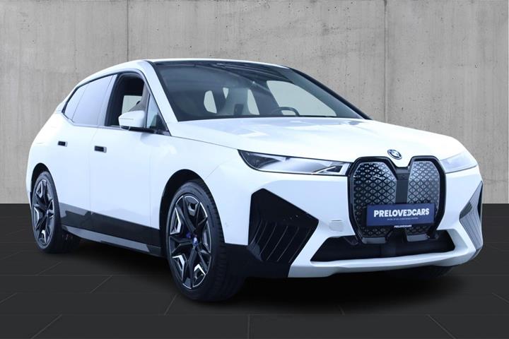 Hvid BMW iX fra 2023