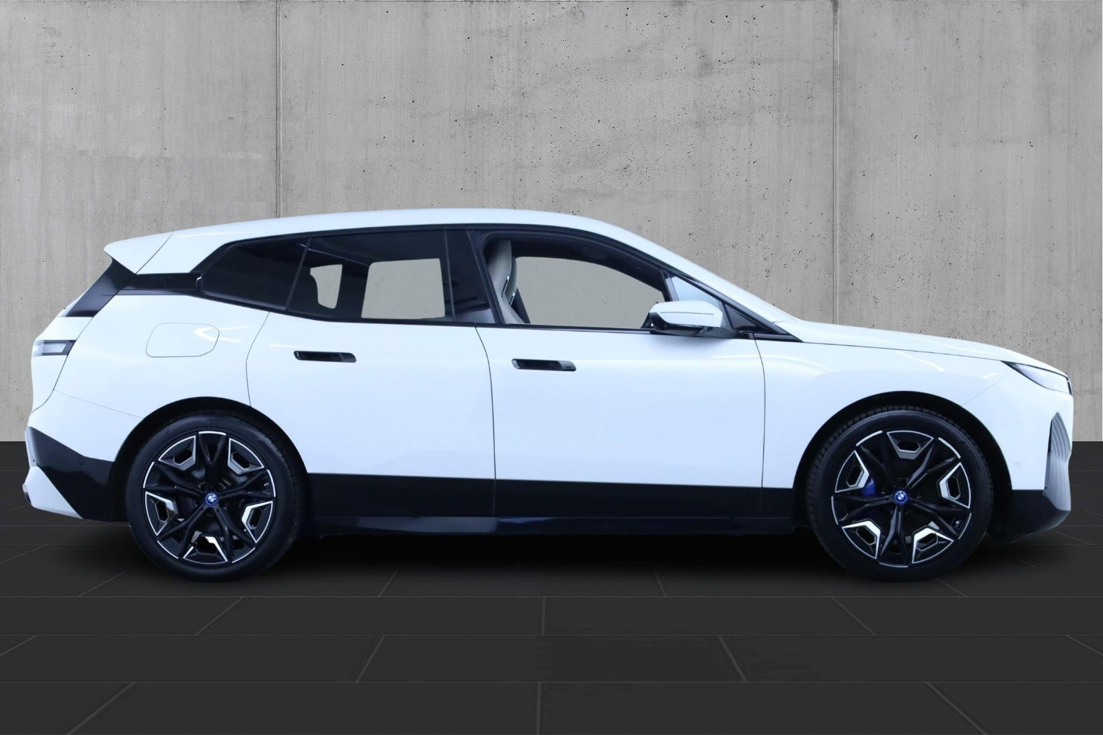 Hvid BMW iX fra 2023