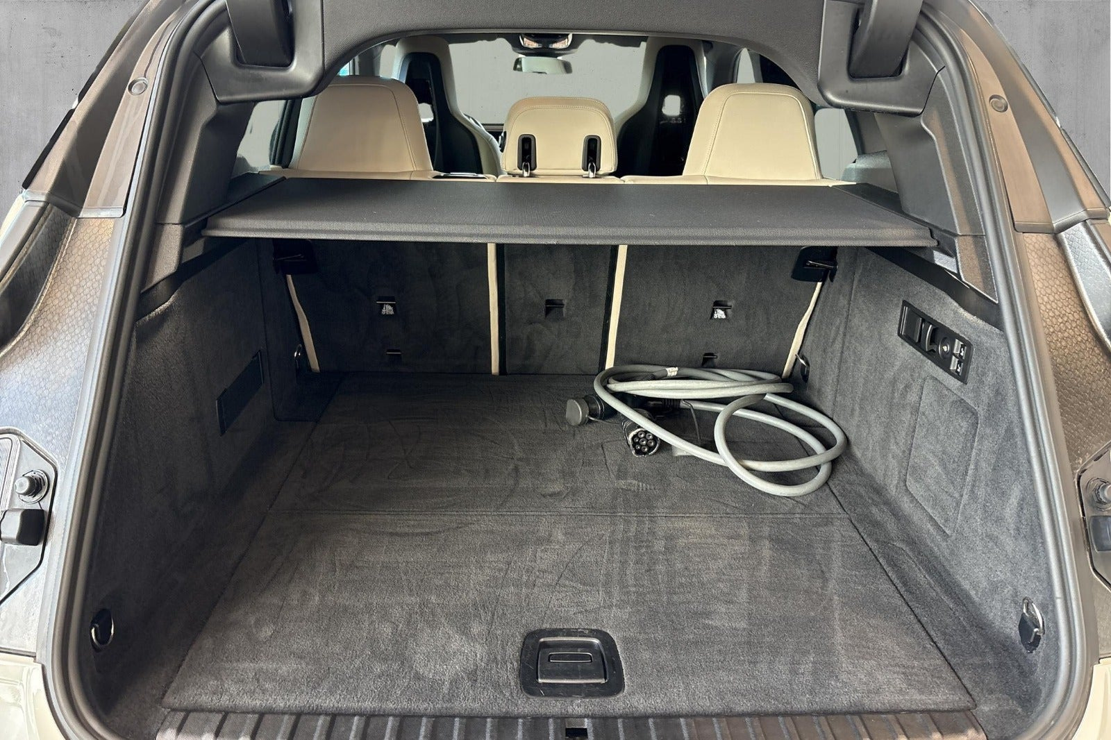 Hvid BMW iX fra 2023