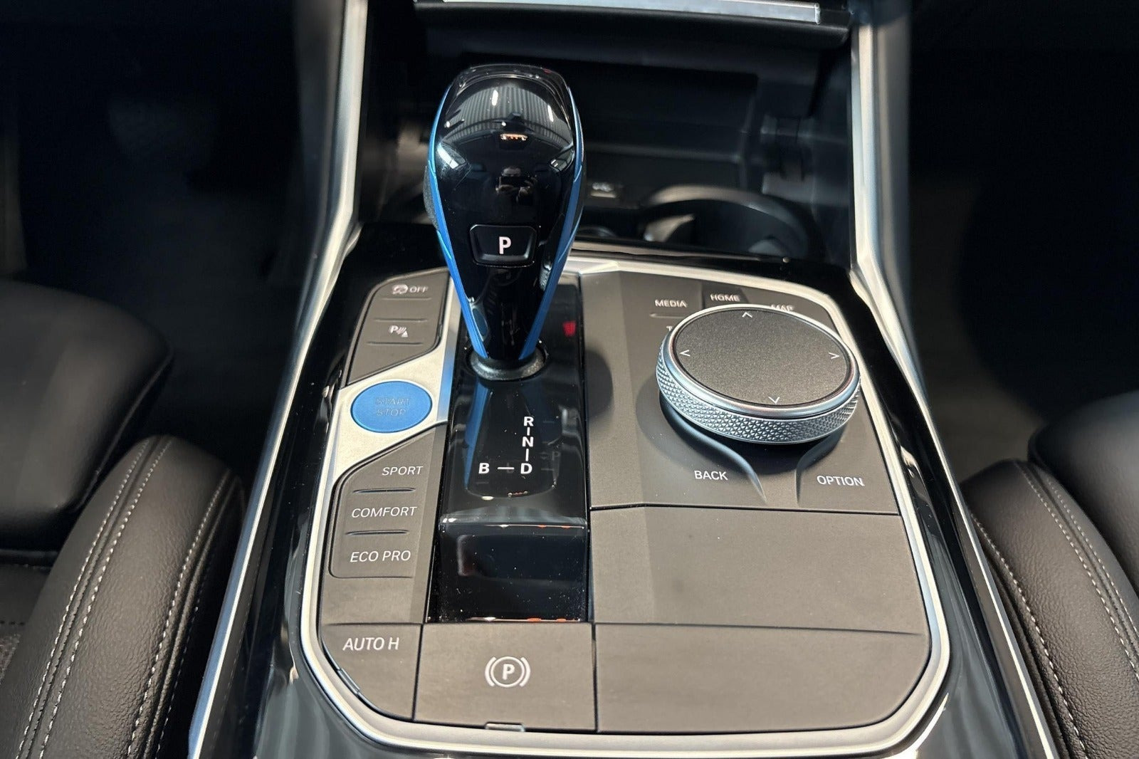 Orange BMW i4 fra 2023