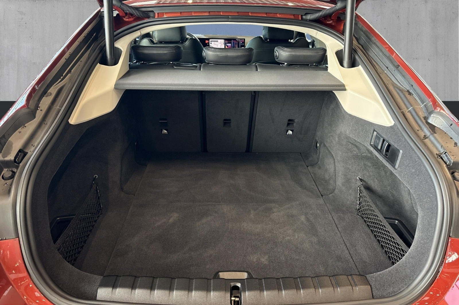 Orange BMW i4 fra 2023
