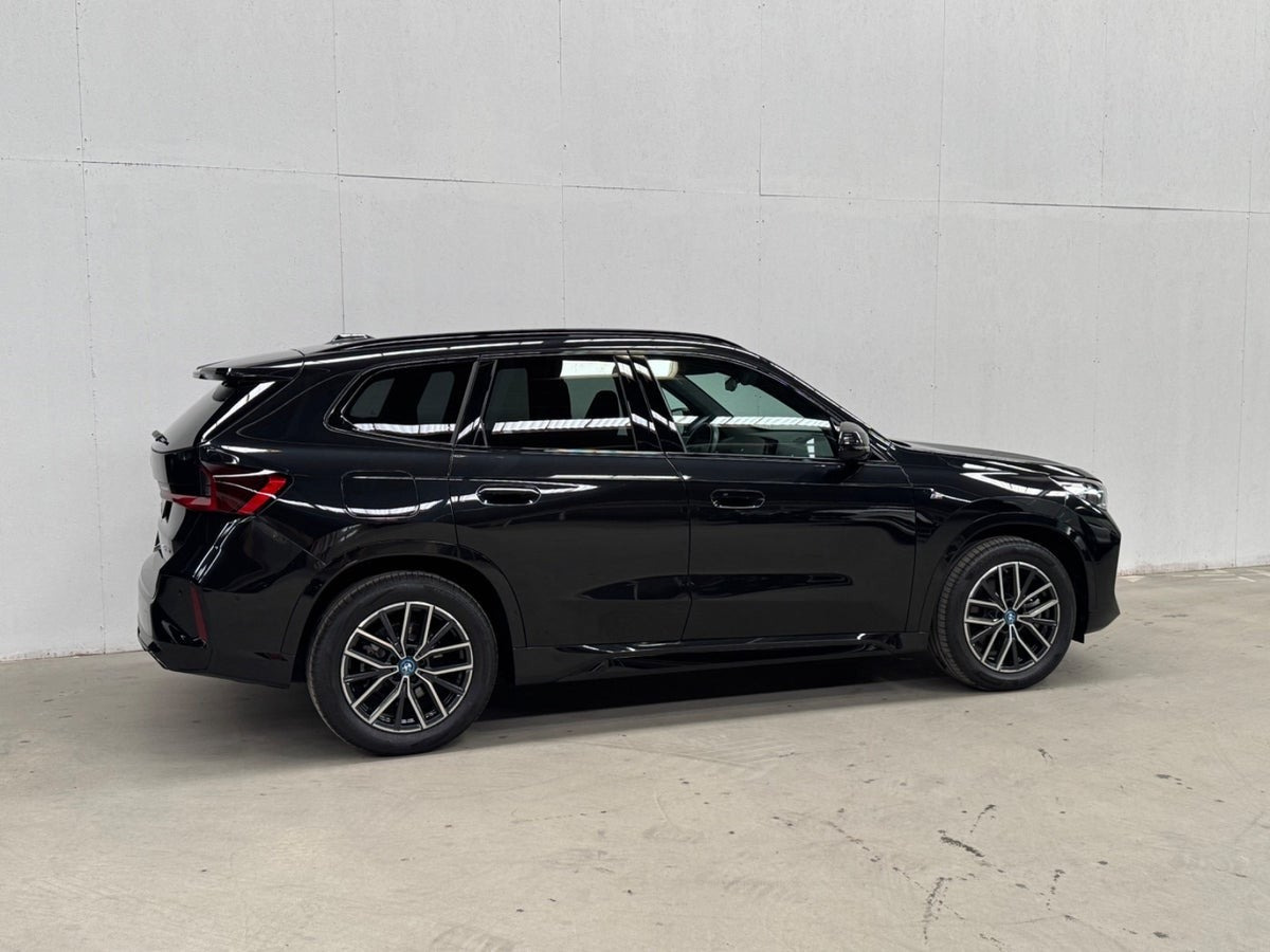 Sort BMW iX1 fra 2023
