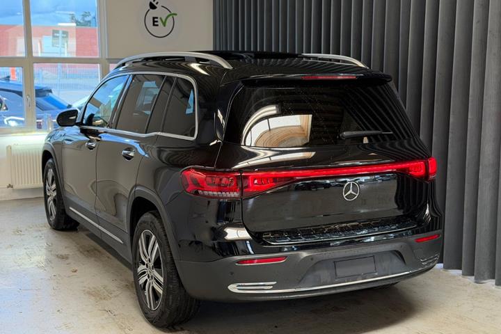 Sort Mercedes EQB250 fra 2023