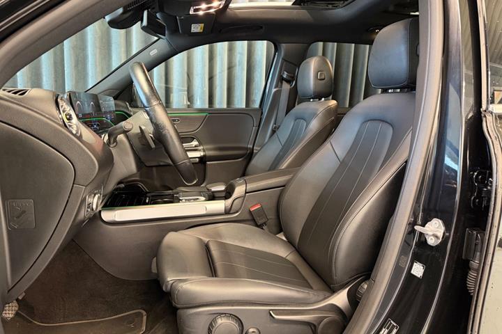 Sort Mercedes EQB250 fra 2023
