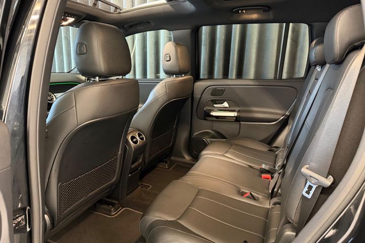 Sort Mercedes EQB250 fra 2023