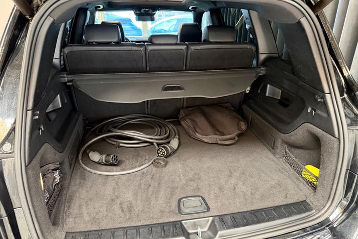 Sort Mercedes EQB250 fra 2023